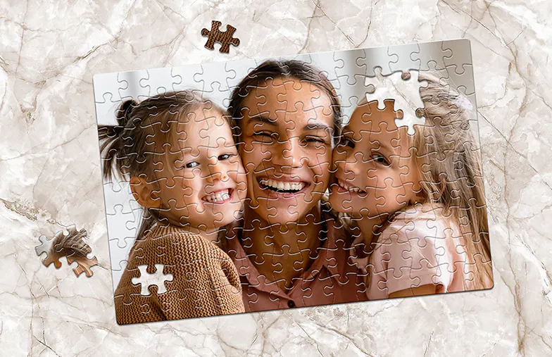 125 piece puzzle (28cmx20cm) of happy family.
