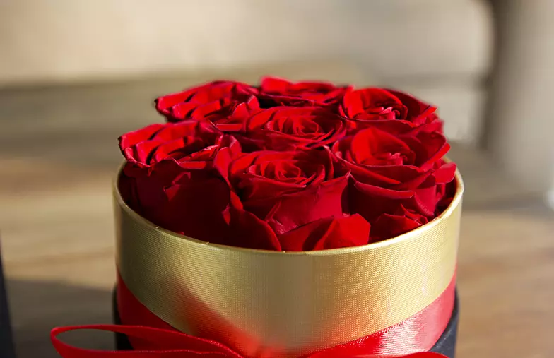 7 Eternal Roses in Large Round Box