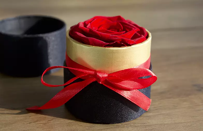 single-flower rose box
