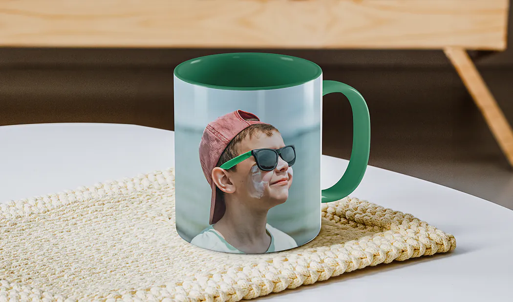 Kissing couple with personalized mugs with text on