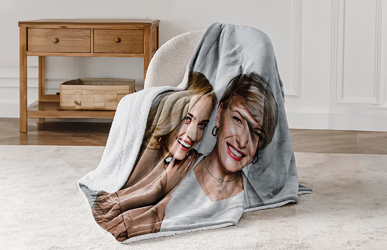 Custom Mink Touch Blanket by Printerpix|Photo Blankets|Large custom blanket on double bed with picture of dog photo|Custom blanket with picture of cat|Custom blanket image with size comparison||||||
