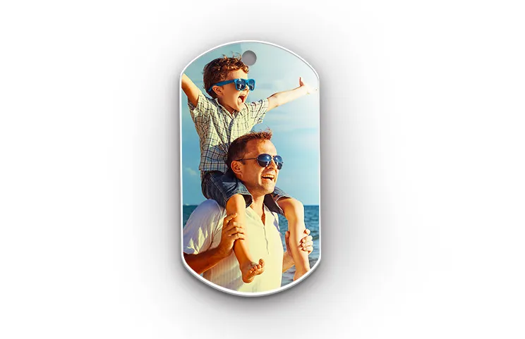 Keychain of son on father's shoulders general